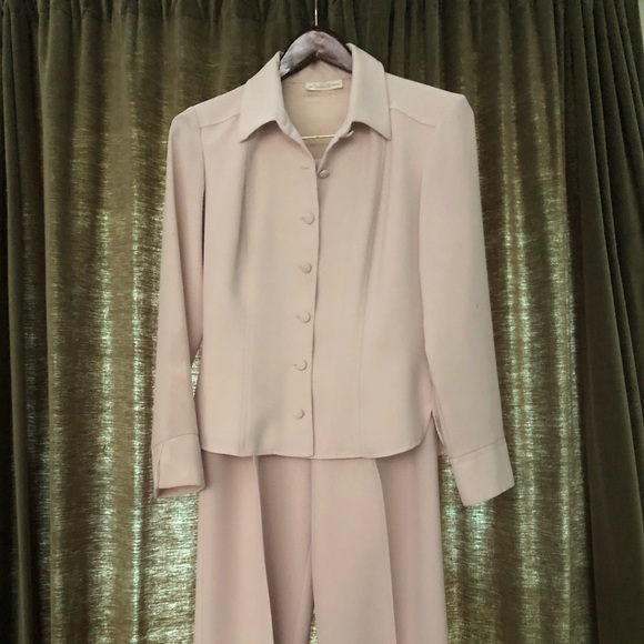 White House - Pant Suit - Picture 1 of 3